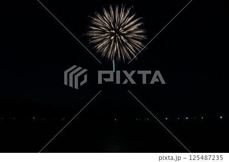 水面に映る花火 夏の花火大会 香住花火 水面に映る花火 夏の花火大会 香住花火 125487235