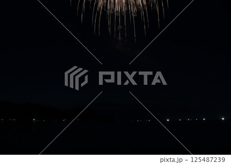 水面に映る花火 夏の花火大会 香住花火 水面に映る花火 夏の花火大会 香住花火 125487239