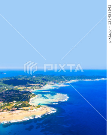 奄美大島 の 晴天 の パノラマ 空撮 ハイアングル 【 鹿児島県 奄美 の 風景 写真 】 奄美大島 の 晴天 の パノラマ 空撮 ハイアングル 【 鹿児島県 奄美 の 風景 写真 】 125488643