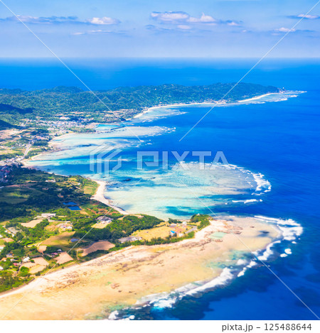 奄美大島 の 晴天 の パノラマ 空撮 ハイアングル 【 鹿児島県 奄美 の 風景 写真  】 125488644