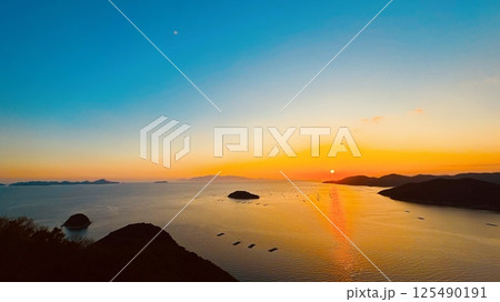 万葉岬から見る夕焼けの空 125490191