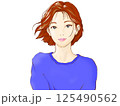 青い服の微笑む女性 125490562