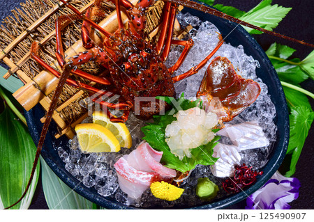 伊勢海老の姿造りと鯛と太刀魚の造り 伊勢海老の姿造りと鯛と太刀魚の造り 125490907