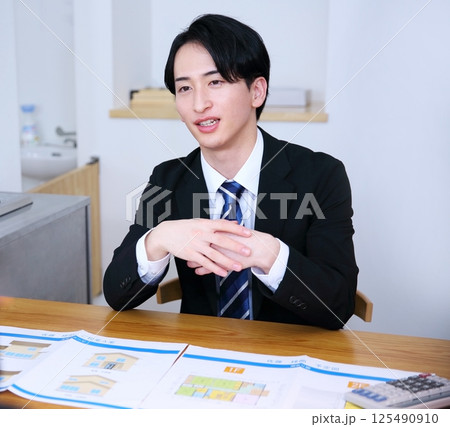 自宅訪問のセールスイメージ 125490910