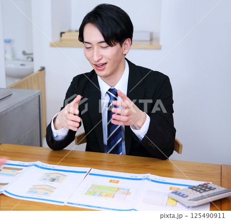 自宅訪問のセールスイメージ 125490911