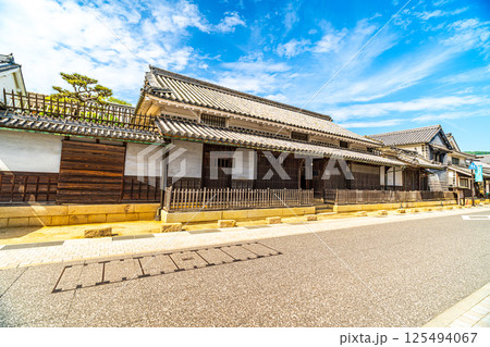 【重要伝統的建造物群保存地区】矢掛宿　初夏の旧高草家住宅の風景　岡山県小田郡矢掛町 125494067