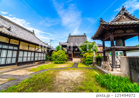 【重要伝統的建造物群保存地区】矢掛宿 初夏の宿場町の寺院の風景4 岡山県小田郡矢掛町 【重要伝統的建造物群保存地区】矢掛宿 初夏の宿場町の寺院の風景4 岡山県小田郡矢掛町 125494072