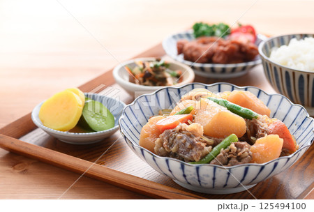 肉じゃが定食 125494100