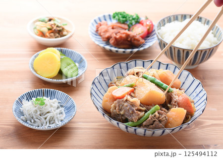 肉じゃが定食 125494112