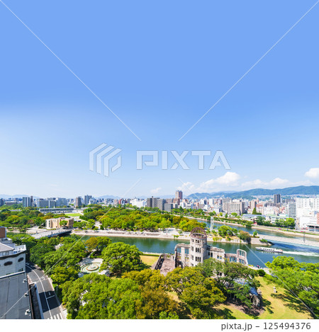 Hiroshima 原爆ドーム と 平和公園 の 空撮 パノラマ 写真 【 広島市 の イメージ 】 125494376