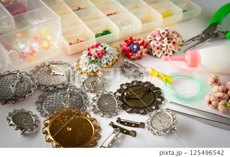 ブローチ作り ハンドメイド 手芸 趣味 ファッションアイテム作り つまみ細工 ブローチ作り ハンドメイド 手芸 趣味 ファッションアイテム作り つまみ細工 125496542
