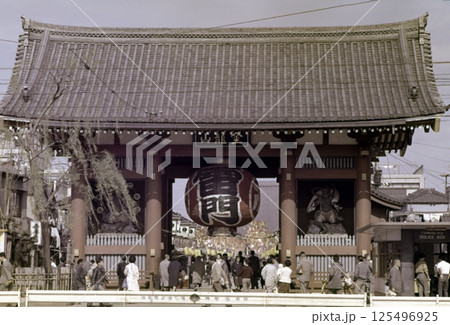 古写真　1962年　東京　浅草寺　雷門 125496925