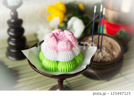 精霊棚の盆菓子　和菓子　らくがん　お盆　蓮の花のお供え菓子 125497125