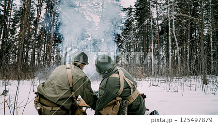 Back View On Re-enactors Dressed As American Infantry Soldiers F Back View On Re-enactors Dressed As American Infantry Soldiers F 125497879
