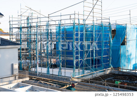 戸建て住宅の工事現場 125498353