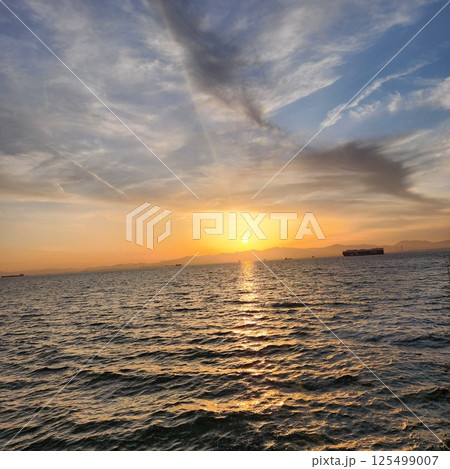 夕焼けの海 125499007