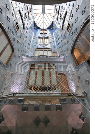 スペイン　世界遺産 カサ・バトリョ 125500073