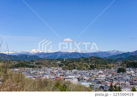 岐阜県高山市と山の風景 岐阜県高山市と山の風景 125500419