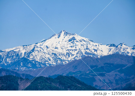 岐阜県高山市と山の風景 125500430