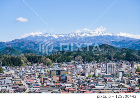 岐阜県高山市と山の風景 125500442