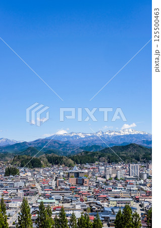 岐阜県高山市と山の風景 岐阜県高山市と山の風景 125500463