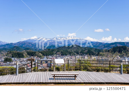 岐阜県高山市と山の風景 岐阜県高山市と山の風景 125500471