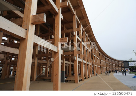 大阪・関西万博開幕後の大屋根リング 大阪・関西万博開幕後の大屋根リング 125500475