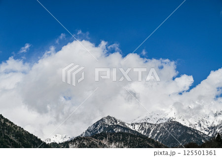 岐阜県高山の穂高連峰 岐阜県高山の穂高連峰 125501361