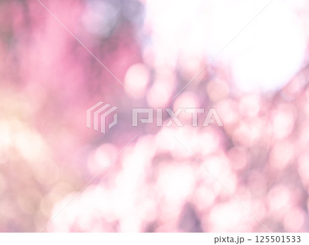 背景素材　水玉模様のリフレクション　お花畑の様なカラフルな明るい春のイメージ 125501533