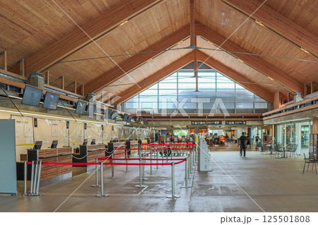 みやこ下地島空港ターミナル　CLT(直交集成板)の屋根 125501808