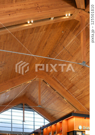 みやこ下地島空港ターミナル　CLT(直交集成板)の屋根 125501810