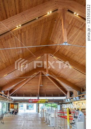 みやこ下地島空港ターミナル CLT(直交集成板)の屋根 みやこ下地島空港ターミナル CLT(直交集成板)の屋根 125501812
