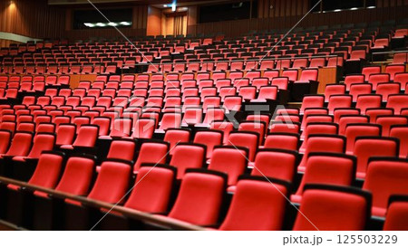 ホールの観客席 ホールの観客席 125503229