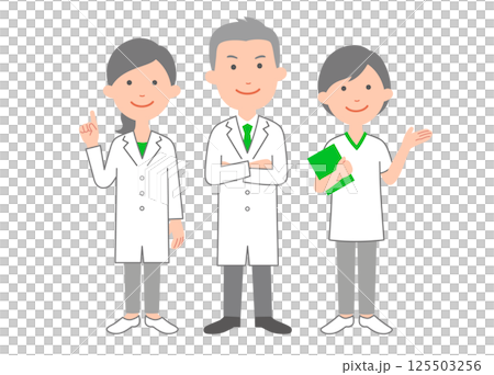 男性医師と女医と理学療法士　全身ポーズ 125503256