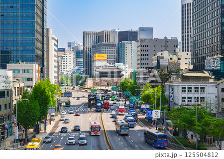 ソウル 朝の世宗大路と南大門 ※一部ソフトフォーカス ソウル 朝の世宗大路と南大門 ※一部ソフトフォーカス 125504812