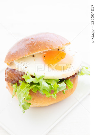 おいしいテリヤキエッグバーガー 125504817