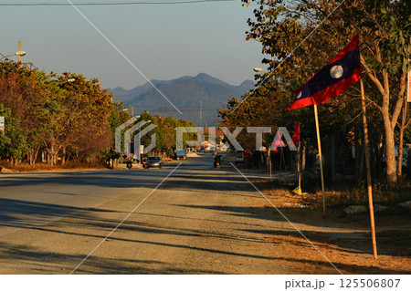 ラオス、シェンクワーン県ポーンサワン周辺の風景 125506807