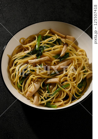 キノコとほうれん草の和風パスタ 125507418