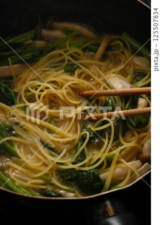 きのことほうれん草の和風パスタ きのことほうれん草の和風パスタ 125507834