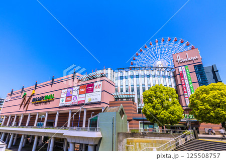 日本の横浜都市景観 センター北駅前、都築阪急の観覧車などを望む 日本の横浜都市景観 センター北駅前、都築阪急の観覧車などを望む 125508757