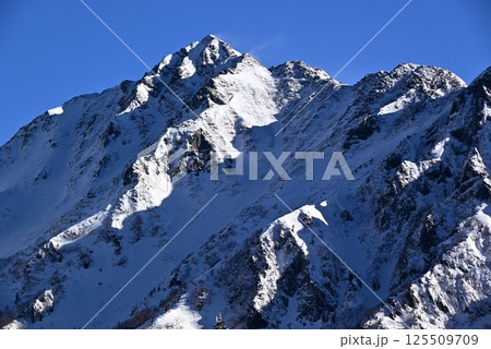 雪景色の西穂高岳 雪景色の西穂高岳 125509709