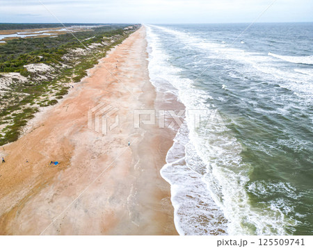 Breathtaking Tropical Beach Scene with Soft White Sand, Crystal Clear Water, and Gentle Ocean Waves 125509741