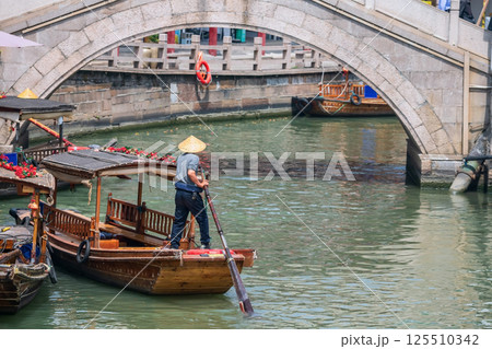 tourist boat port at city god temple bridge, Zhujiajiao, Shanghai tourist boat port at city god temple bridge, Zhujiajiao, Shanghai 125510342