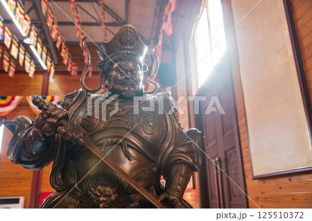 Guan Yu sculpture statue against sunlight,Longhua temple, Shanghai Guan Yu sculpture statue against sunlight,Longhua temple, Shanghai 125510372