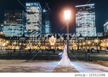 東京駅前撮り、女性モデル 東京駅前撮り、女性モデル 125511306