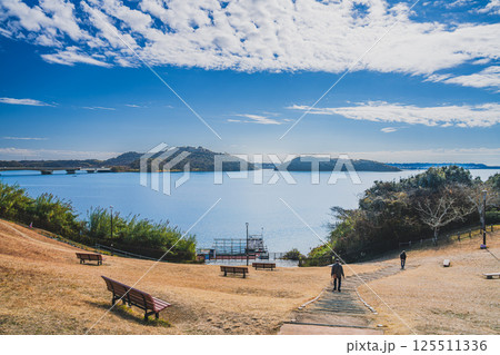 青空に映える遠江八景「寸座落雁」浜松市の浜名湖サービスエリア(静岡県) 青空に映える遠江八景「寸座落雁」浜松市の浜名湖サービスエリア(静岡県) 125511336