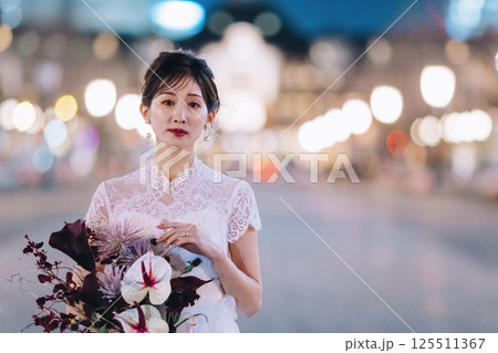 東京駅前撮り、女性 125511367