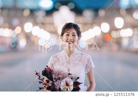 東京駅前撮り、女性 125511376