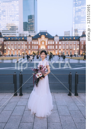 東京駅前撮り、女性モデル 東京駅前撮り、女性モデル 125511691