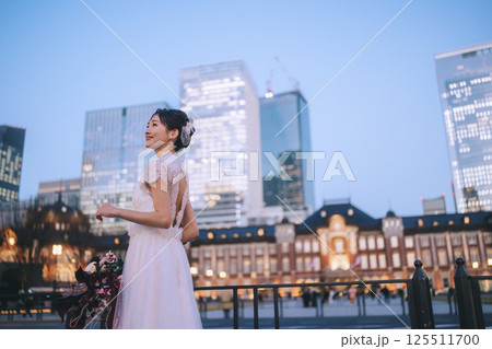 東京駅前撮り、女性モデル 125511700